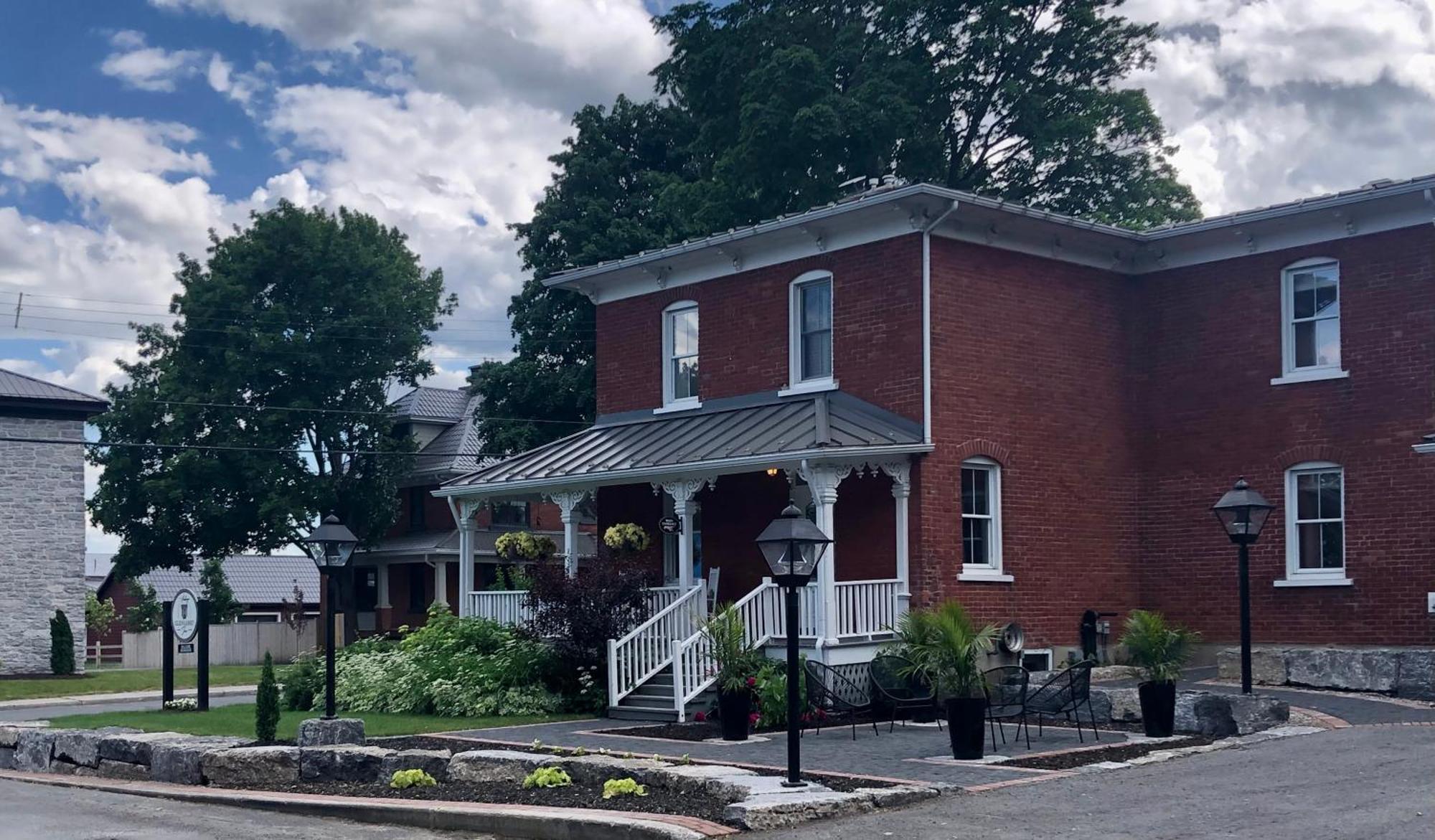 Auberge Glengarry Inn, The Mystic Glen Robertson Exterior photo